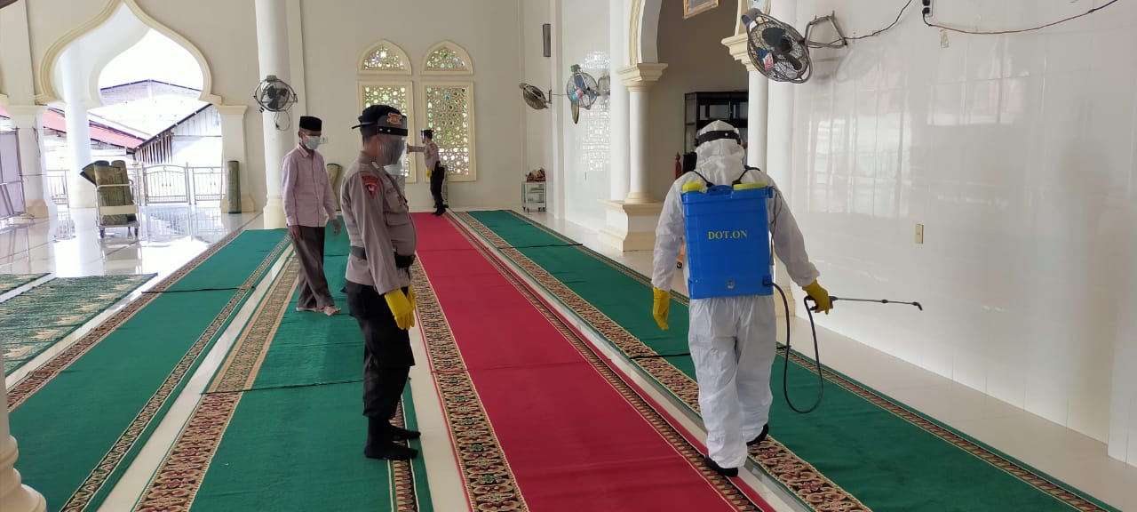 New Normal, Brimob Nagan Raya Gencar Semprot Disinfektan di Fasilitas Publik