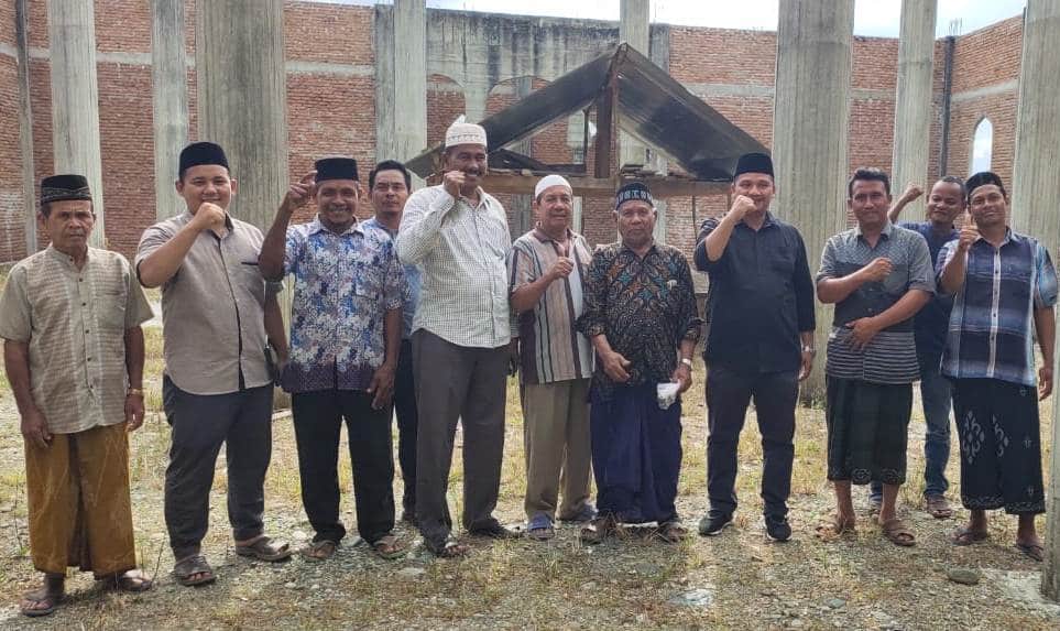 Warga Pedalaman Aceh Barat Sampaikan Keluhan Hilangnya Jaringan HP kepada Edi Kamal