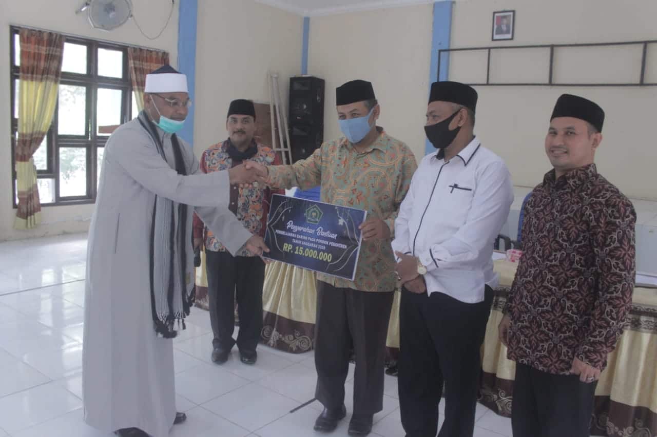 Sebanyak 15 Dayah di Nagan Raya Terima Bantuan Pembelajaran Daring