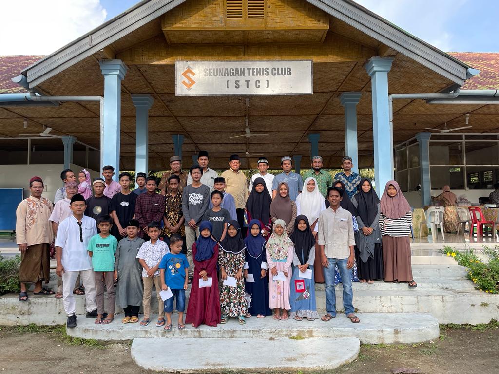 Pengurus PT Socfindo Seunagan Berbagi Kebahagiaan Bersama Anak Yatim