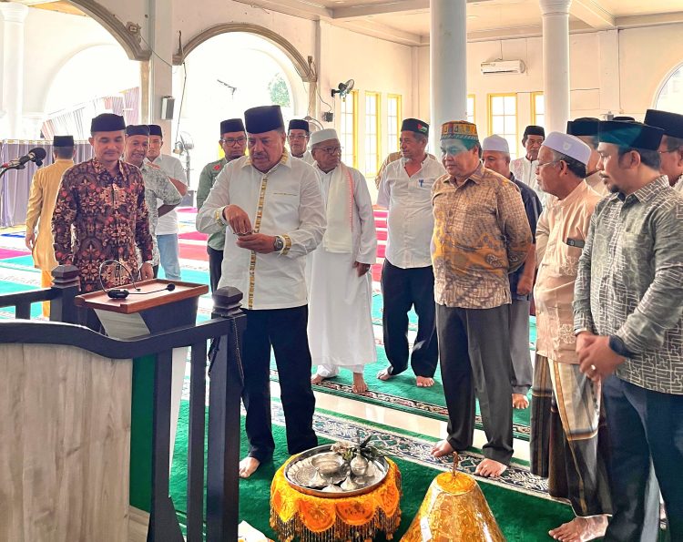 Bupati Nagan Raya Peusijuek Masjid Baitul Mukhlisin Kuta Baro