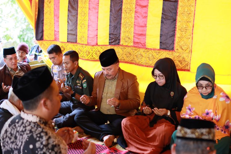 Bupati TRK Peusijuek Nanggroe Beutong Ateuh Banggalang Sebagai Bentuk Syukur dan Pelestarian Tradisi