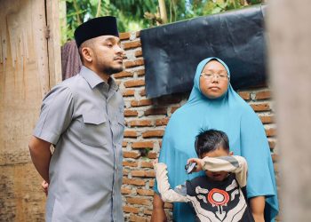 Ketua DPRK Nagan Raya Bantu Pasangan Kurang Mampu di Desa Ujong Patihah