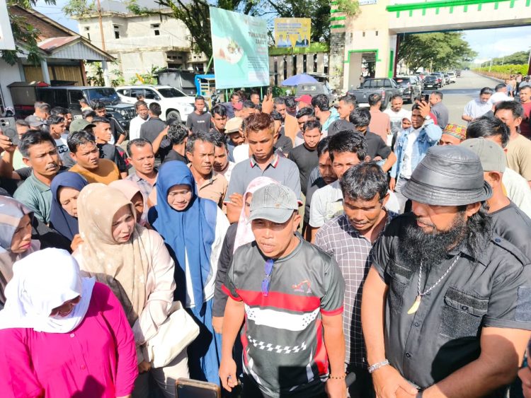 Ratusan Masyarakat Penambang Emas Demo di Nagan Raya, Tolak Penutupan Tambang Rakyat