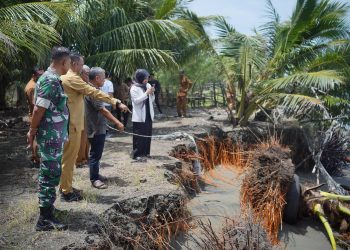 Wabup Nagan Raya Tinjau Abrasi Pantai Wisata Naga Permai