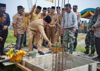 Bupati TRK Letakkan Batu Pertama Pembangunan Masjid At-Taubah di Gampong Alue Gajah