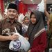 Ketua DPRK Nagan Raya Berikan Baju Lebaran kepada Anak Yatim