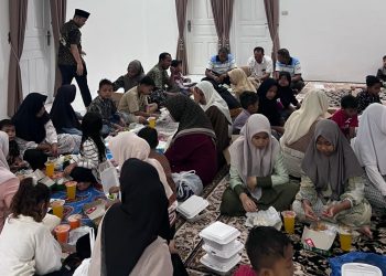 Ketua DPRK Nagan Raya Gelar Buka Bersama Anak Yatim di Pendopo