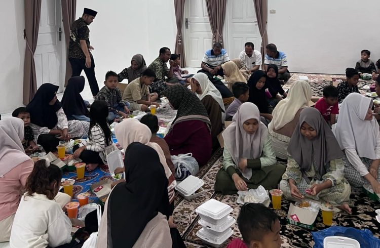 Ketua DPRK Nagan Raya Gelar Buka Bersama Anak Yatim di Pendopo