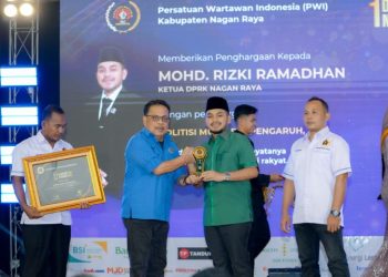 Ketua DPRK Terima Anugerah 1 Dekade PWI Nagan Raya Kategori “Politisi Muda Berpengaruh”