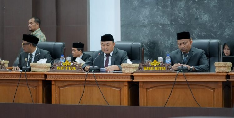 DPRK Nagan Raya Gelar Rapat Paripurna ke-4, Bahas Jawaban Bupati atas Laporan Pansus dan Pandangan Fraksi terhadap Raqan RPJP 2025–2045
