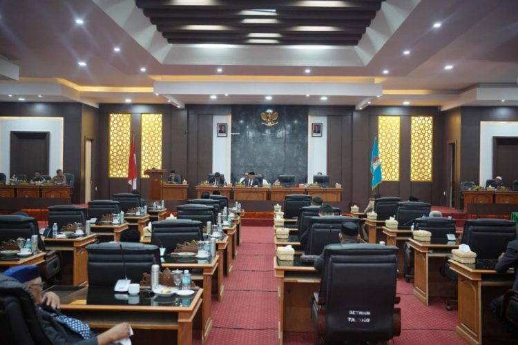 Wabup Nagan Raya Hadiri Rapat Paripurna DPRK Bahas KUA-PPAS Tahun Anggaran 2026