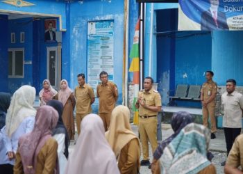 Wabup Raja Sayang Pimpin Apel Pagi di Disdukcapil Nagan Raya