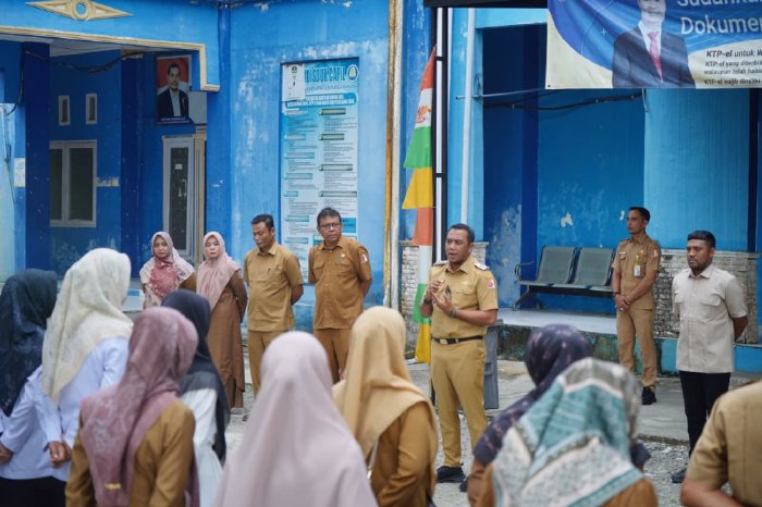 Wabup Raja Sayang Pimpin Apel Pagi di Disdukcapil Nagan Raya