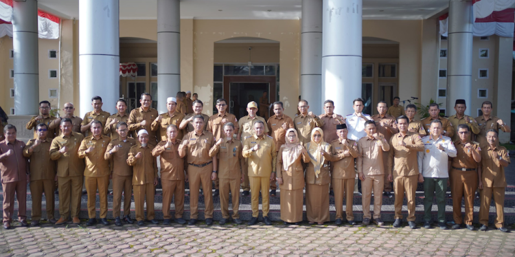 Wabup Nagan Raya Raja Sayang Pimpin Apel Gabungan Perdana