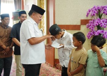 Bupati TRK Kembali Salurkan Santunan Ramadhan untuk 400 Dhuafa dan Anak Yatim di Nagan Raya