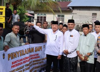Bupati TRK Salurkan Bantuan Meugang Presiden kepada Warga Terdampak Bencana di Darul Makmur dan Tripa Makmur