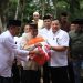 Respons Cepat di Hari Lebaran, Bupati TRK Salurkan Bantuan untuk Korban Rumah Rusak
