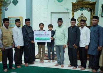Tim Safari Ramadan Pemerintah Aceh Serahkan Bantuan Rp300 Juta, Wabup Tegaskan Pentingnya Sinergi Pemulihan Bencana