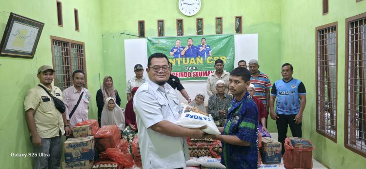 PT Socfindo Kebun Seumanyam Salurkan CSR dalam Bantuan Sembako